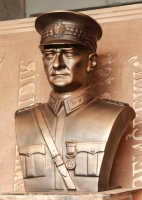 100 cm Askeri Kıyafetli Atatürk Heykeli